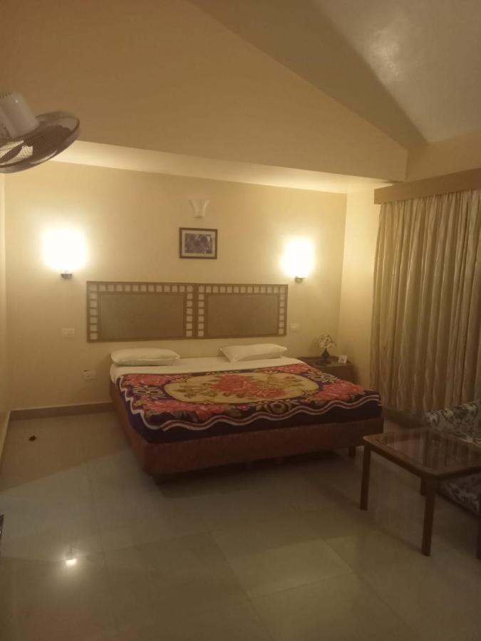 La Gabriell Beach Inn Калангуте Екстериор снимка